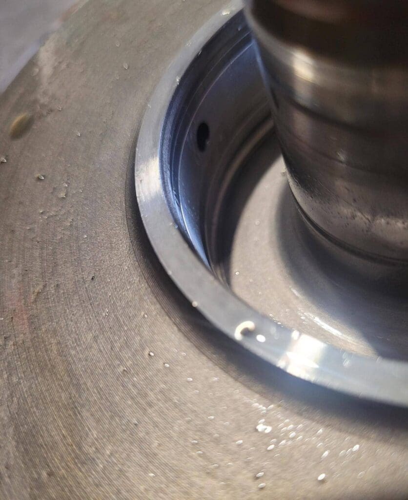 Grooves in clutch housing, same explorer 3