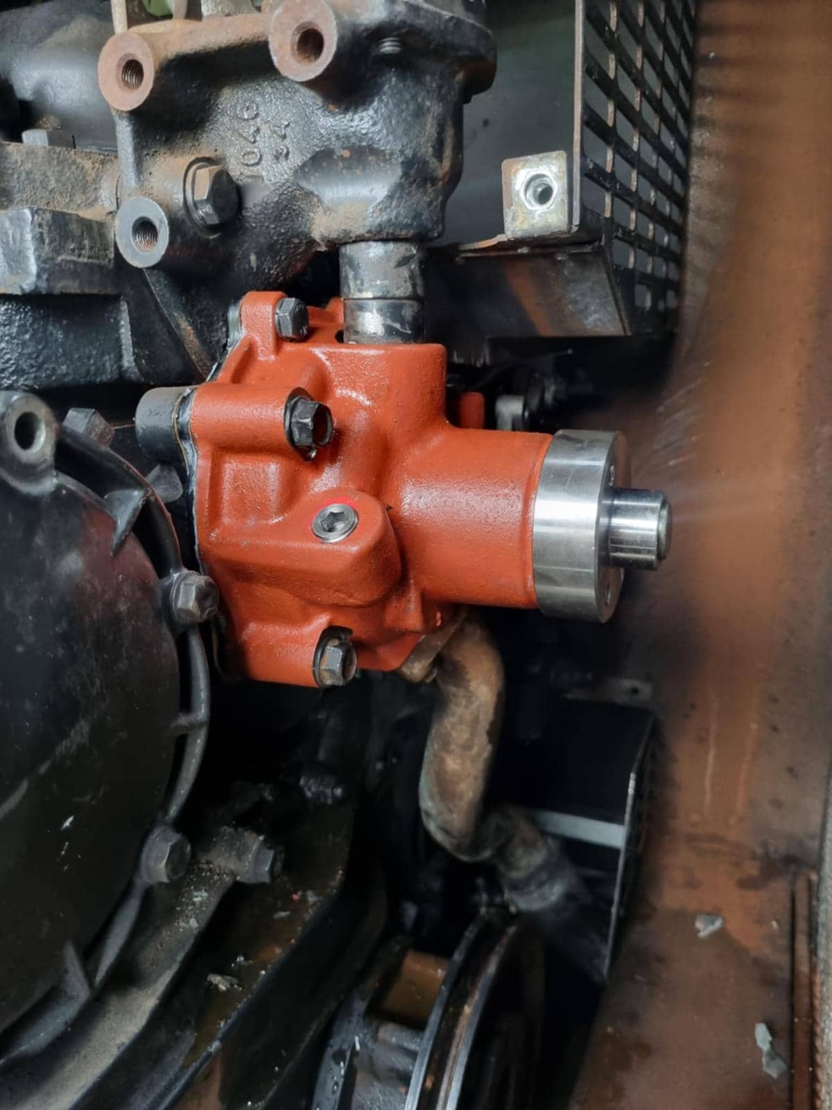 504065104 new Iveco water pump fitted to generator