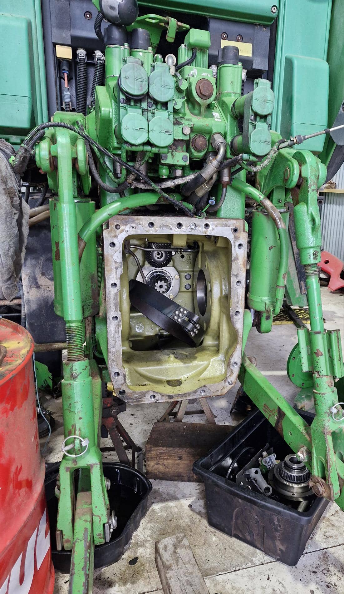 JD 6320SE PowrQuad Transmission Job