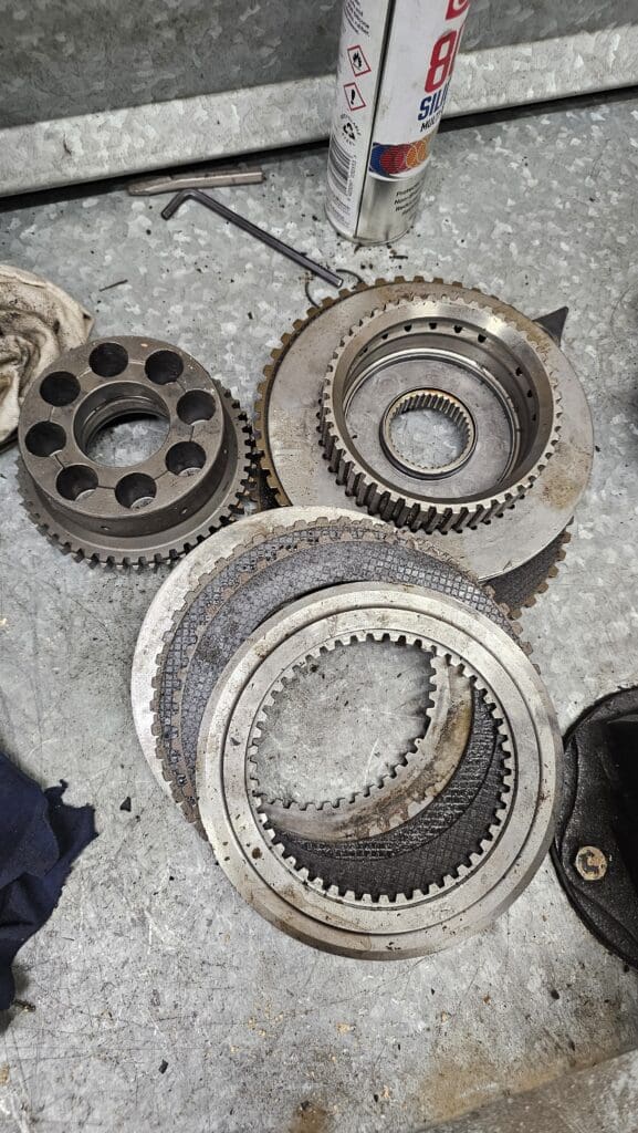 Deutz Agrotron K420 Worn Clutch Parts
