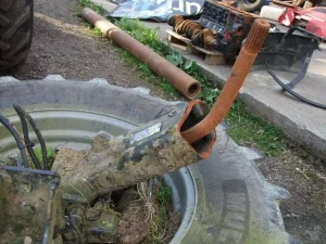 Broken-Deutz-Fahr-tractor-axle-used-parts-nz-3